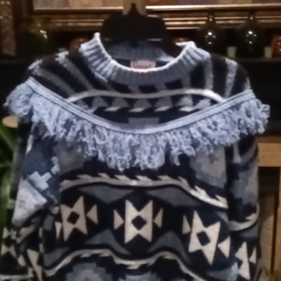Grand KNITWEAR acrylic geometrically designed sweater w fringe trim Size Lg (14) - Picture 3 of 13